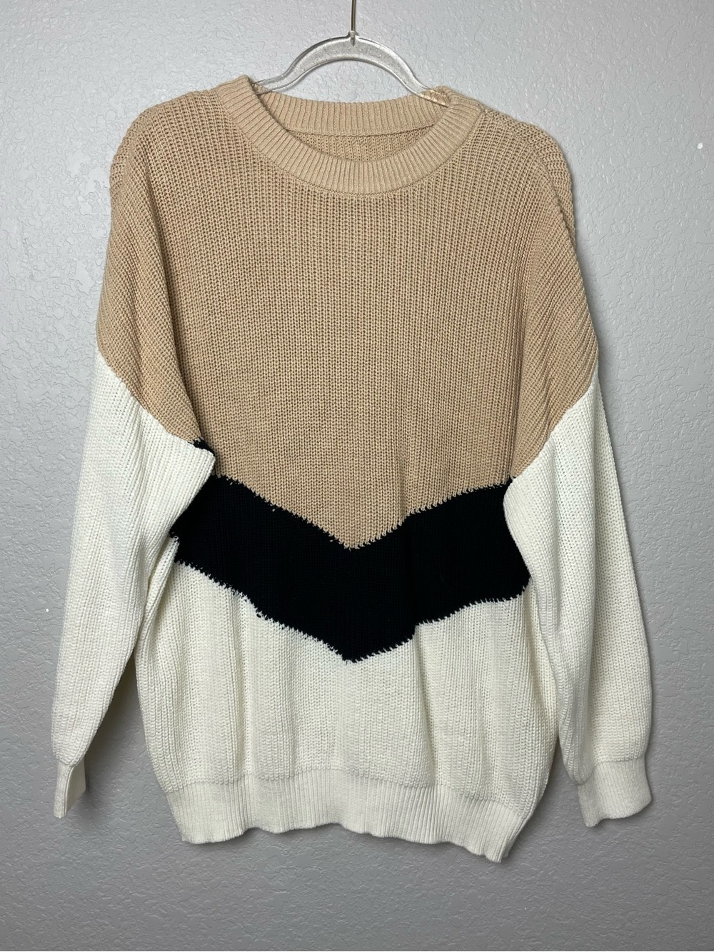 Neutral Colorblock Chevron Crewneck Sweater - Beige, Black & White Size L